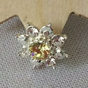 Avon Yellow Floral Tac Pin 3/$20